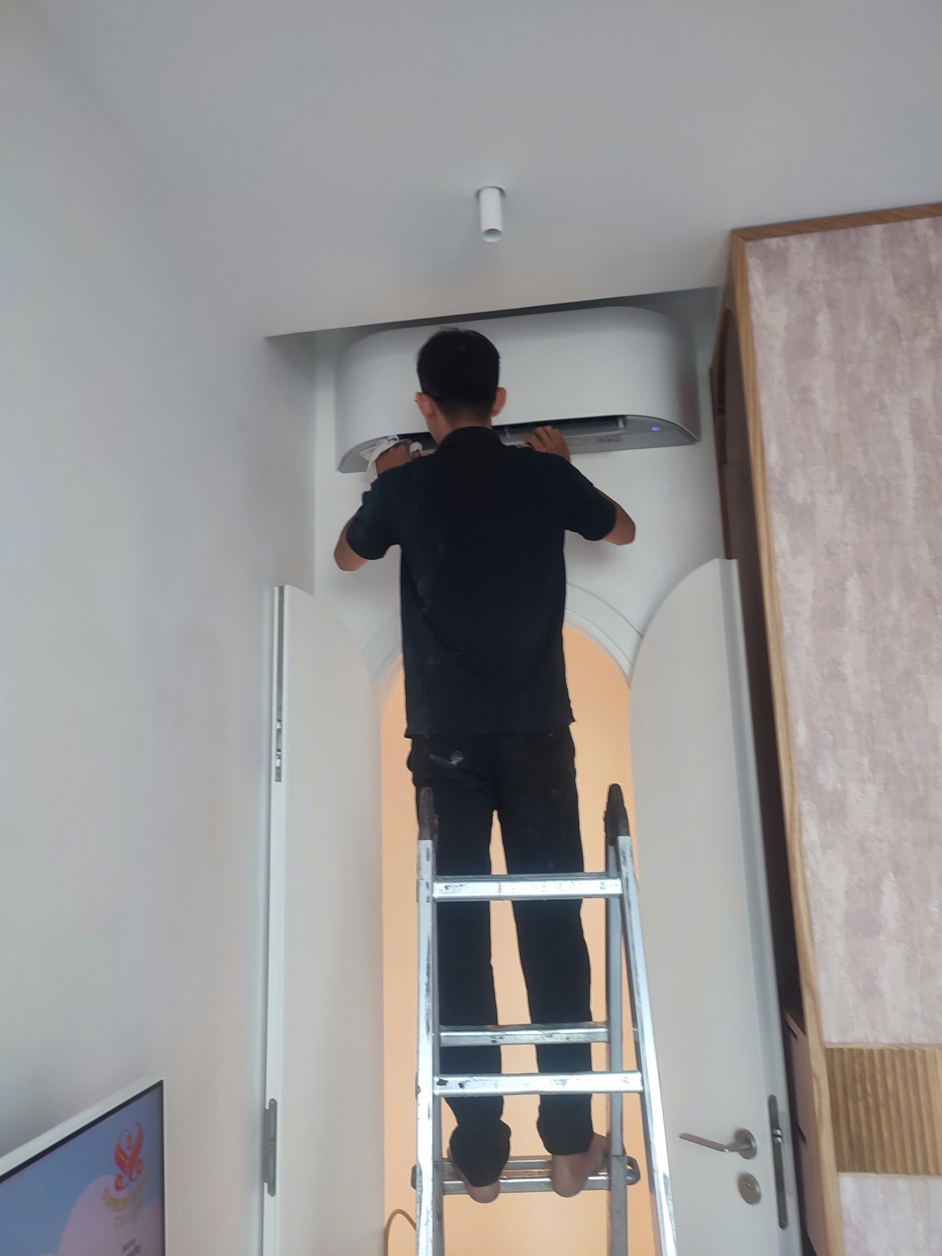 Dịch vụ vệ sinh – bảo trì máy lạnh Toshiba tại nhà chuyên nghiệp, nhanh chóng