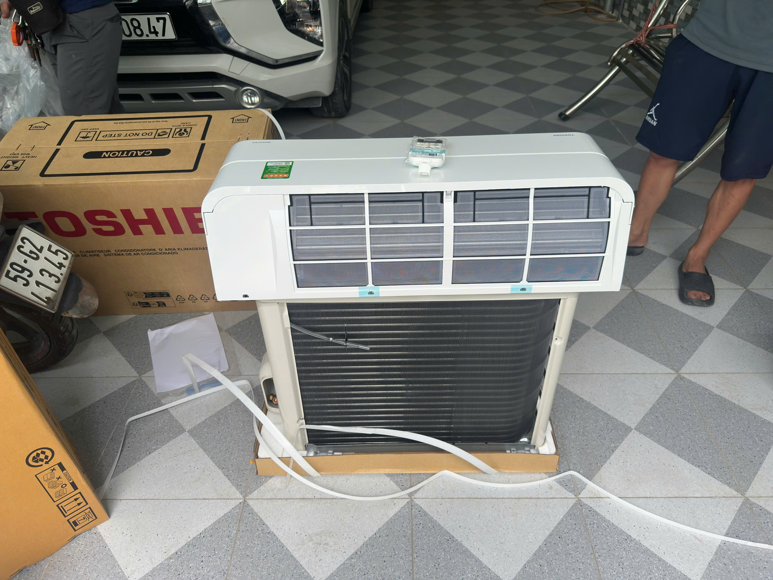 Lắp đặt toshiba RAS-H13P2ACVG-V