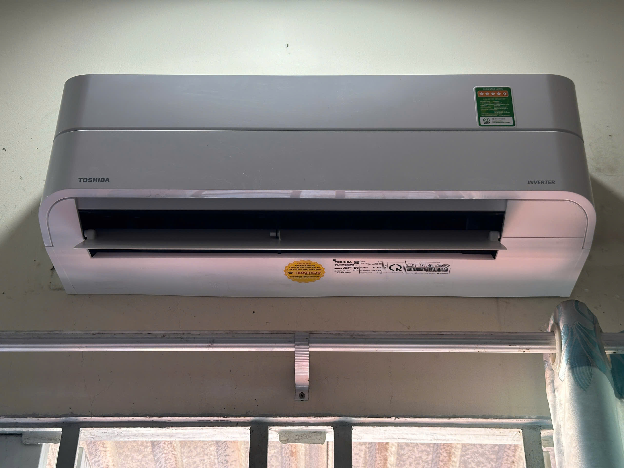 Máy lạnhToshiba RAS-H13P2ACVG-V